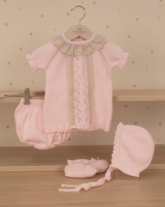 CONJUNTO DE PUNTO CALADO VERTICAL CON PATUCOS
