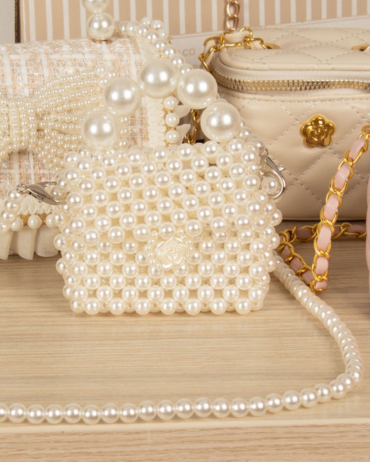 BOLSO DE PERLAS MINI CON ADORNO FLOR
