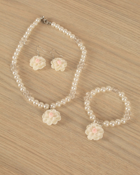 SET DE COLLAR PERLAS Y FLORES