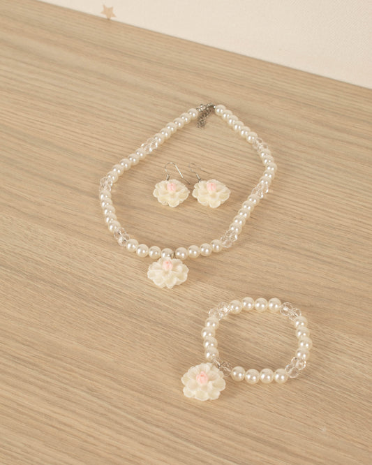 SET DE COLLAR PERLAS Y FLORES