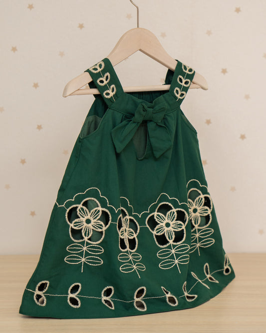 VESTIDO TIPO TALEGO FALDA ADORNOS BORDADOS