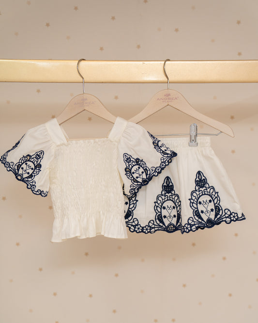 CONJUNTO BLUSA CON MANGAS Y MANGAS BORDADAS