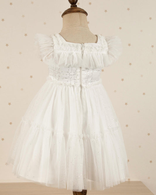 VESTIDO TALLE ARANDELA TULL EN EL PECHO Y BRILLANTES