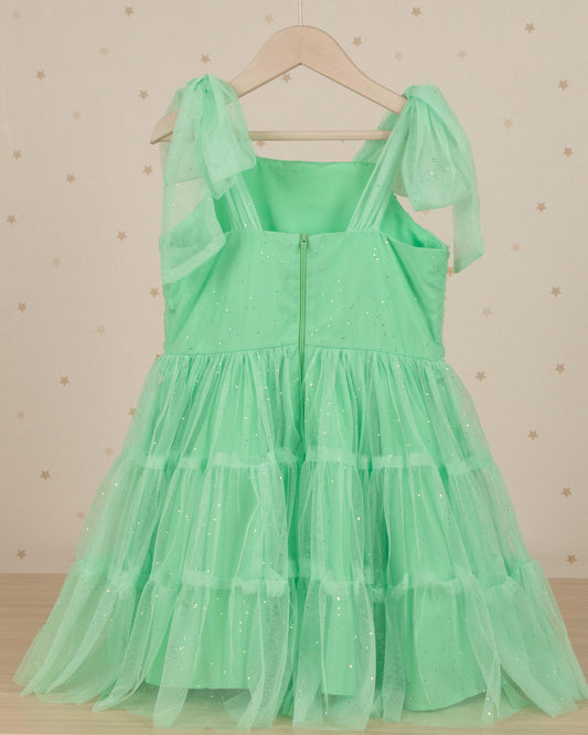 VESTIDO TIRANTES Y APLIQUES EN EL PECHO