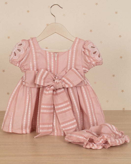VESTIDO TALLE ALTO MANGAS Y FLORES BORDADAS