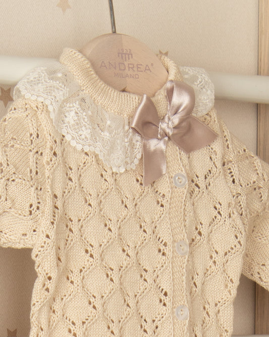 PRIMERA PUESTA MOTAS ARANDELA CUELLO Y LAZO  BABY GIRL