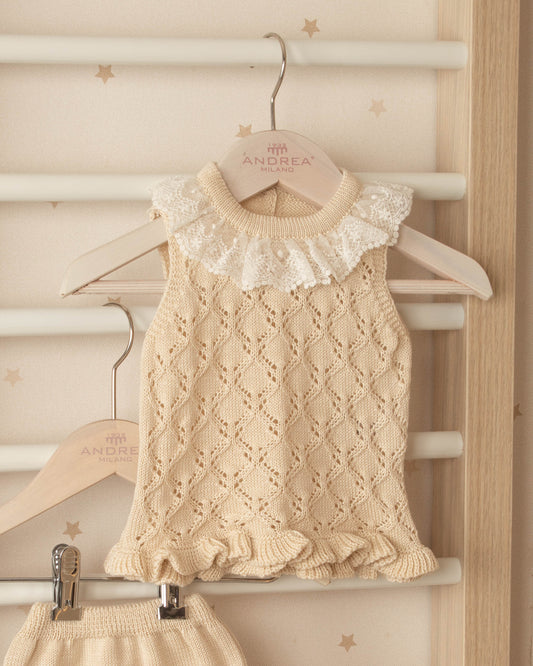 CONJUNTO DE PUNTO MOTAS Y ARANDELA CUELLO BABY GIRL