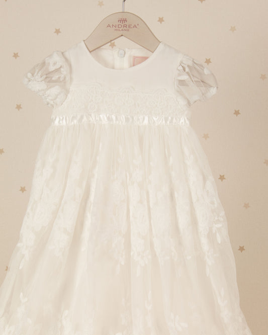 FALDON DE BAUTIZO CON MANGAS Y FLORES BORDADAS CON GORRO