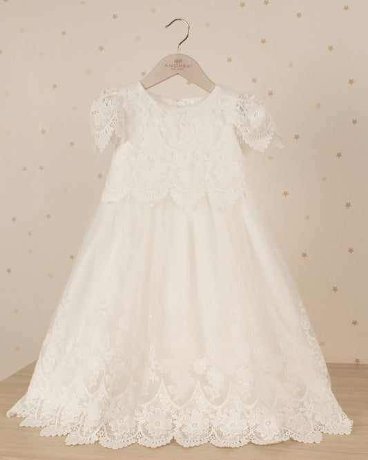 VESTIDO DE BAUTIZO CON MANGAS Y GUIPIUR CON GORRO