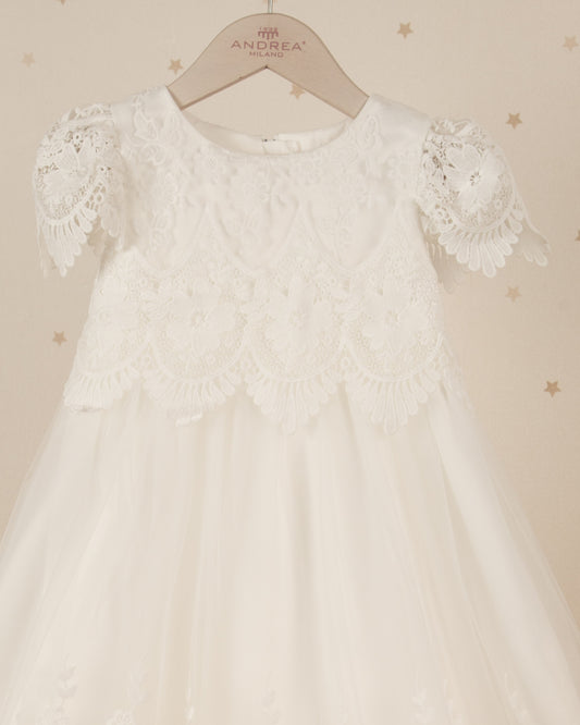 VESTIDO DE BAUTIZO CON MANGAS Y GUIPIUR CON GORRO