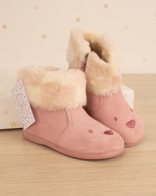BOTAS CON CUELLO DE PELO Y CARITA BORDADA